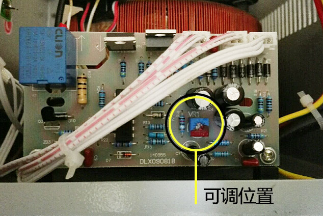 德力西穩(wěn)壓器線路板可調(diào)電壓位置